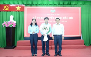 Trao quyết định công nhận chức danh Chủ tịch Hội Nông dân Thành phố Hồ Chí Minh