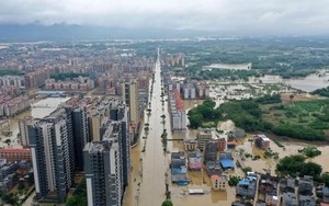 Clip: Mưa lớn kéo dài tại miền nam Trung Quốc, nước sông Quảng Đông lên cao nhất trong 50 năm