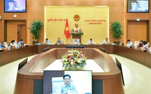 Chủ tịch Quốc hội Vương Đình Huệ phát biểu bế mạc phiên họp Ủy ban Thường vụ Quốc hội