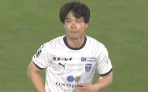 Lần đầu đá chính cho Yokohama FC, Công Phượng nhận ngay thẻ vàng