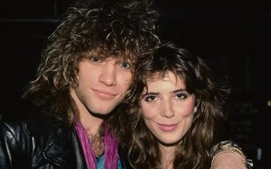 Hôn nhân kéo dài 35 năm đầy ngẫu hứng của Bon Jovi