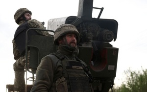 Thiếu binh sĩ trầm trọng, Ukraine mạnh tay ép đàn ông ở nước ngoài về nước bất chấp chỉ trích gay gắt