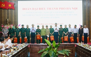 Thành uỷ Hà Nội tặng quà gia đình chính sách, trẻ em hoàn cảnh khó khăn ở Điện Biên