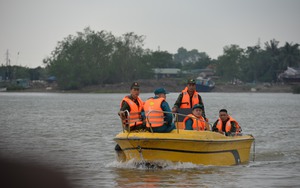 Thủ tướng chỉ đạo khẩn trương tìm kiếm người mất tích do chìm thuyền nan tại Quảng Ninh