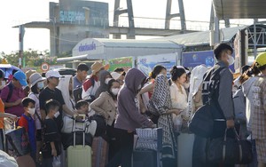 Kiên Giang: Khách du lịch xếp hàng dài chờ đi Hòn Sơn, Nam Du trong ngày nghỉ lễ đầu tiên