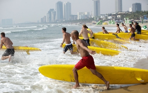 Cứu hộ viên quốc tế tranh tài gay cấn tại bãi biển Đà Nẵng