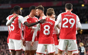 Bất bại 10 trận liên tiếp, Arsenal tạm chiếm ngôi đầu Premier League