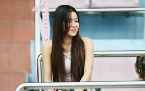 Bạn gái thủ môn Đặng Văn Lâm ăn mừng trên sân Thiên Trường