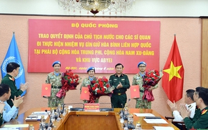 Trao quyết định của Chủ tịch nước cho 3 sĩ quan Quân đội đi làm  nhiệm vụ gìn giữ hòa bình