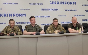 Nghẹt thở vụ lính Nga liều mình giải cứu 2 lính dù Ukraine bị thương nặng ở Lugansk 