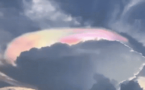 Clip NÓNG 24h: Choáng ngợp trước vẻ đẹp kỳ ảo của mây ngũ sắc trên bầu trời TP.HCM