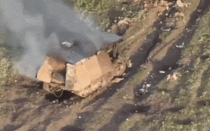 Clip: Quân đội Ukraine dùng UAV tiêu diệt xe tăng “mai rùa” của Nga