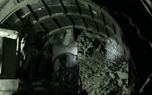 Clip NÓNG 24h: Cận cảnh hơn 20m3 đất đá bị sạt lở trong hầm đường sắt đèo Thị đoạn qua Phú Yên