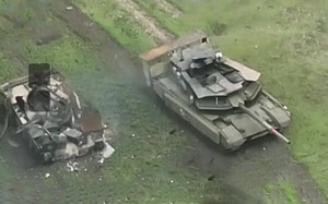 Clip: Quân Ukraine tuyên bố chặn đứng đoàn thiết giáp Nga gần Charsov Yar