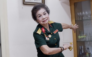 Nữ văn công “xòe lửa” trên chiến trường Điện Biên, xúc động kể về lần biểu diễn trước Bác Hồ, Đại tướng Võ Nguyên Giáp