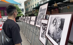 Nhiều bức ảnh về chiến thắng Điện Biên Phủ lần đầu tiên được trưng bày tại Hà Nội