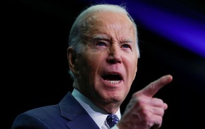 Truyền thông sửng sốt vì thái độ lạ của TT Biden