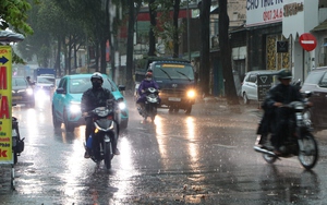Khu vực TP.HCM sắp có mưa lớn, gió giật mạnh nguy hiểm