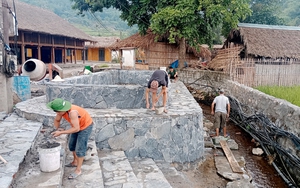 Cách cột cờ Lũng Cú ở Hà Giang 24km có một ngôi nhà cổ, khám phá bao lâu nay sao vẫn bí ẩn? - Ảnh 15.