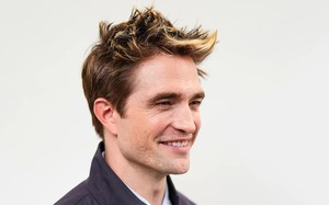 Robert Pattinson hạnh phúc khoe con gái 3 tháng tuổi