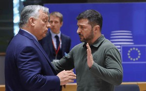 Đồng minh của TT Putin ở NATO nói chuyện sôi nổi với TT Zelensky bên lề hội nghị gây bất ngờ