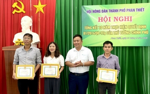 Hội ND TP Phan Thiết khen thưởng nông dân tiêu biểu về tuyên truyền chính sách, pháp luật Nhà nước