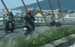 Clip NÓNG 24h: Người phụ nữ đi ngược chiều gây tai nạn trên cầu vượt Ngã Ba Huế