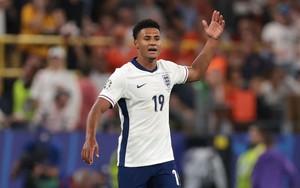 Ollie Watkins thi đấu 30 phút, dứt điểm 2 lần vẫn ghi nhiều bàn hơn Ronaldo