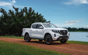 Bán tải Nissan Navara 2024 thêm phiên bản, giảm giá bán đấu Ford Ranger