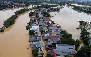 Hà Nội: Bãi giữa sông Hồng ngập sâu, học sinh, người dân phải dùng đò di chuyển - Ảnh 14.