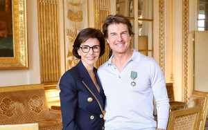 Vì sao Tom Cruise được trao Bắc đẩu Bội tinh một cách 