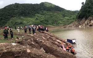 Trưởng Ban Tuyên giáo Trung ương thăm hỏi động viên người dân ảnh hưởng do bão số 3 tại Sơn La - Ảnh 3.