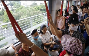 Bất ngờ số lượng hành khách ngày đầu tàu Metro Nhổn - ga Hà Nội bán vé - Ảnh 16.