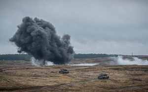 Đồng minh ruột của Nga đưa vũ khí, thiết bị quân sự đến sát biên giới Ukraine, Kiev nhận được cảnh báo nghiêm trọng - Ảnh 4.