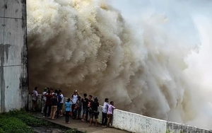 Ba hồ thủy điện Hòa Bình, Sơn La, Tuyên Quang đồng loạt xả lũ, 14 tỉnh miền Bắc cảnh báo an toàn cho người dân