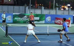 "Pickleball vẫn sôi nổi bất chấp mưa to gió lớn" - Ảnh 7.