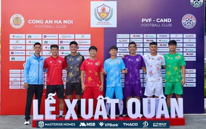 HLV Poking ôm các cầu thủ và ban huấn luyện sau trận thắng CLB Buriram United  - Ảnh 15.