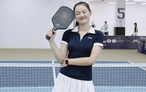 "Pickleball vẫn sôi nổi bất chấp mưa to gió lớn" - Ảnh 1.