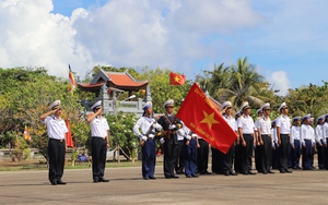 Trung tâm Y tế thị trấn Trường Sa cấp cứu ngư dân Phú Yên bị đột quỵ - Ảnh 5.