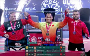 17 giờ 4/9, Lê Văn Công thi đấu cử tạ hạng 49kg nam Paralympic Paris 2024. - Ảnh 1.