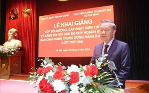 Khai giảng năm học mới 2024-2025 ở Quảng Ngãi: Lãnh đạo tỉnh tham dự nhưng không đánh trống, phát biểu- Ảnh 4.