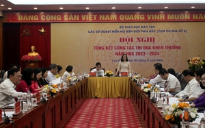 Hơn 375.000 học sinh vùng cao Sơn La nô nức đến trường dự khai giảng - Ảnh 1.