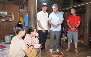 Trưởng Ban Tuyên giáo Trung ương thăm hỏi động viên người dân ảnh hưởng do bão số 3 tại Sơn La - Ảnh 1.