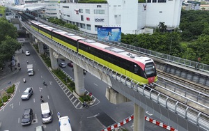 Ngắm nhìn tàu đường sắt Nhổn – ga Hà Nội chạy vun vút trước ngày vận hành thương mại