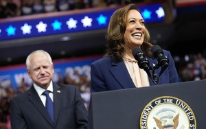 Vừa công bố lựa chọn bất ngờ, bà Kamala Harris có thêm 20 triệu đô la, ê kíp của ông Trump choáng 