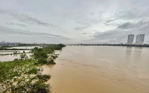 NÓNG: Đám mây đối lưu khổng lồ đang di chuyển, vài chục phút nữa Hà Nội lại có mưa to khi lũ đang lên - Ảnh 4.