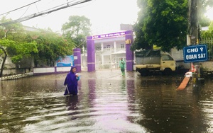 Xúc động và bất ngờ với lời nhắn của học sinh tiểu học Hà Nội trên gói bánh mỳ ủng hộ vùng bão lụt - Ảnh 17.