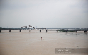 Nước sông Hồng dâng cao, dừng chạy tàu qua cầu Long Biên, cấm người ra bến Chương Dương Độ  - Ảnh 4.