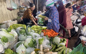 Nước sông Bùi tràn vào nhanh, rốn lũ Chương Mỹ lại chìm trong biển nước - Ảnh 21.