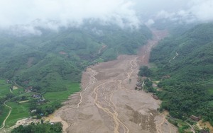 Nước sông Hồng dưới báo động 3, nhiều nơi ở Hà Nội ngập, phải chạy lũ - Ảnh 9.